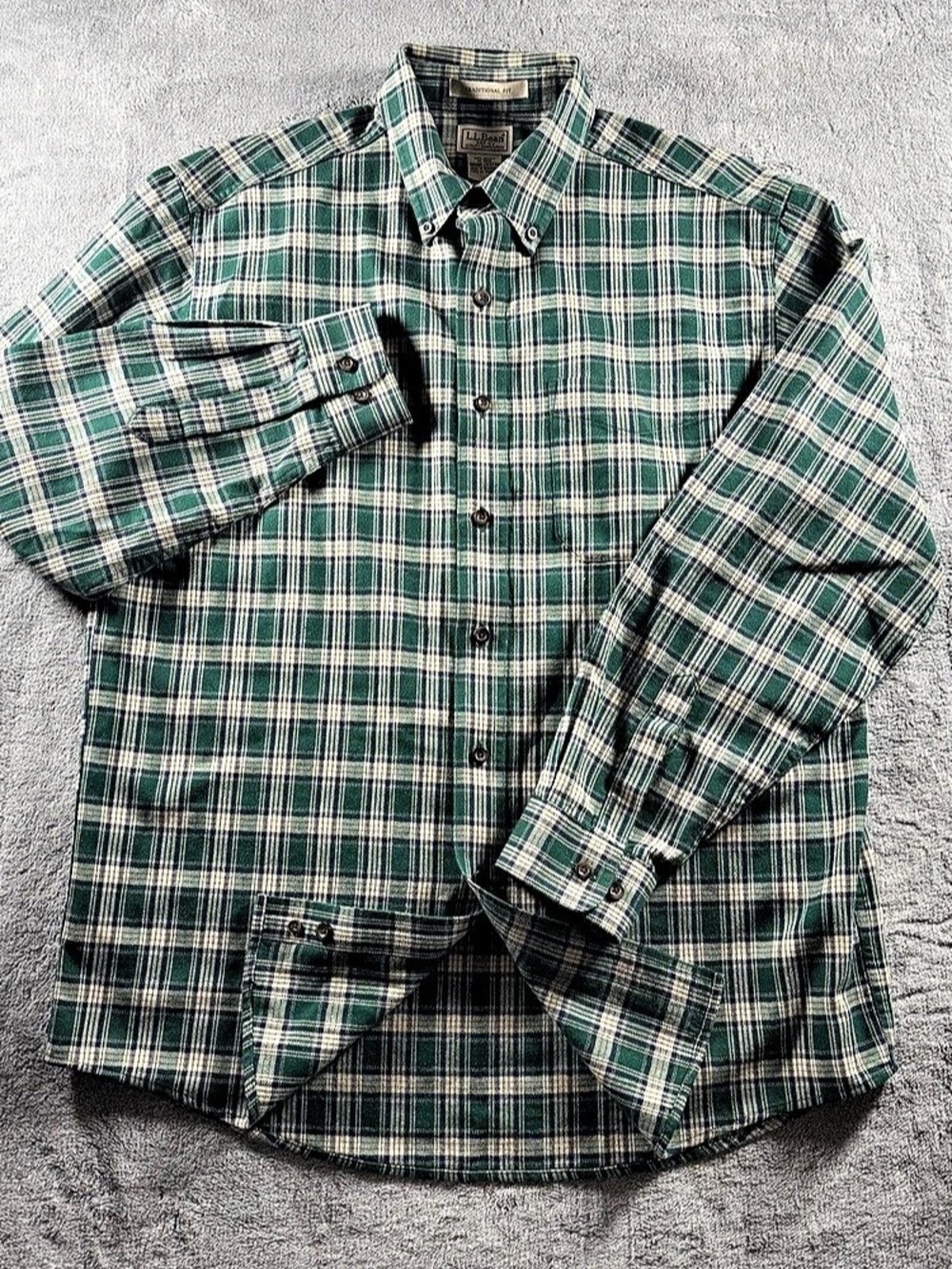 L.L. Bean Green Navy Plaid Flannel Shirt Size M-Reg Traditional Fit Long Sleeve